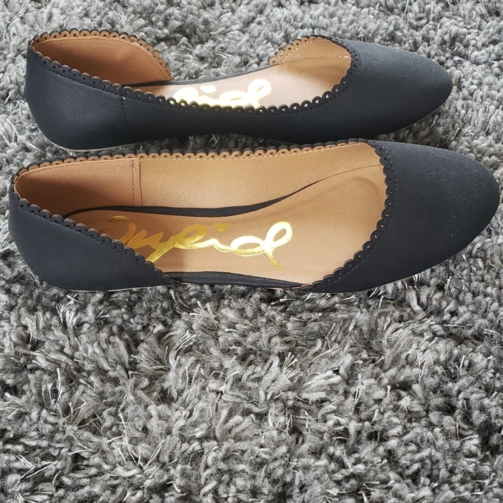 Black Barnish Flats